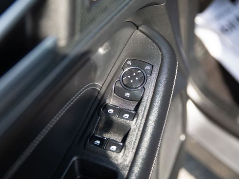 Used 2024 Ford Edge Titanium image 19