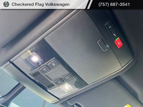 Used 2022 Volkswagen Atlas Cross Sport SE FWD image 18