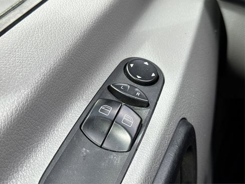 Used 2018 Mercedes-Benz Sprinter 2500 image 33