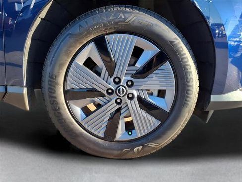 Certified 2025 Nissan Murano SL image 9