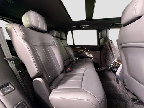 Certified 2025 Land Rover Range Rover Long Wheelbase SE AWD/4WD image 29