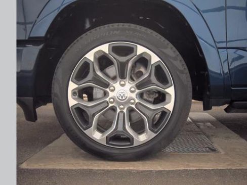 Used 2023 RAM 1500 Limited AWD/4WD image 16
