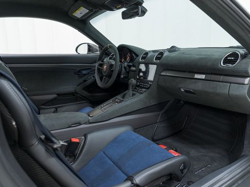 Used 2024 Porsche 718 Cayman GT4 RS image 32