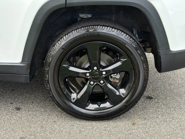 Used 2023 Jeep Grand Cherokee Altitude AWD/4WD image 11