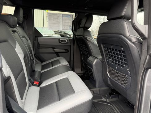 Used 2024 Ford Bronco Black Diamond image 13