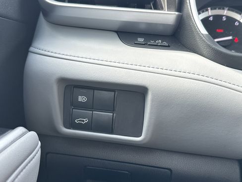 Used 2022 Toyota Highlander XLE image 23