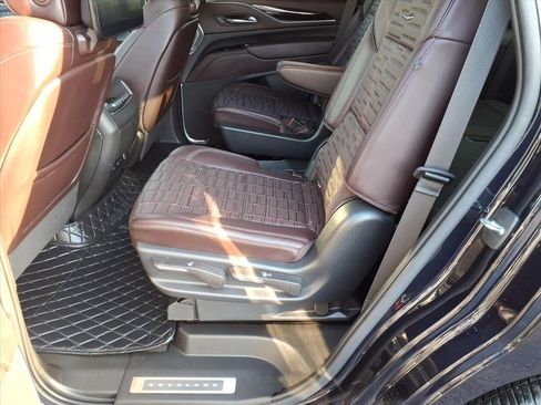 Used 2022 Cadillac Escalade Sport Platinum image 13