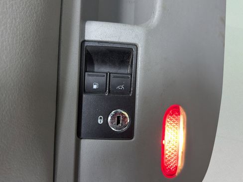 Used 2005 Volkswagen Beetle GLS image 16