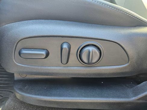 Used 2018 Chevrolet Equinox Premier image 24