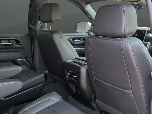 Used 2025 GMC Yukon XL Denali AWD/4WD image 27