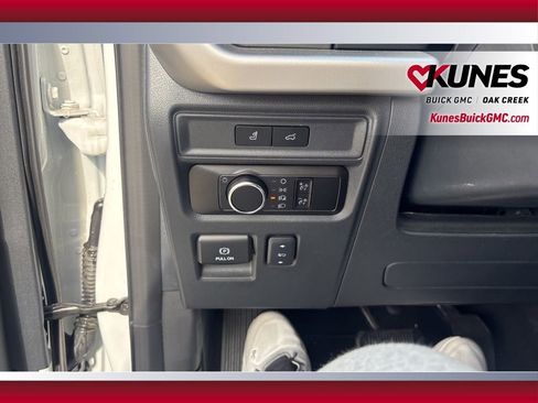 Used 2024 Ford Expedition Max XLT image 19