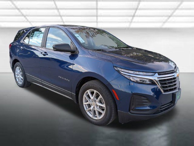 Used 2022 Chevrolet Equinox LS FWD image 1