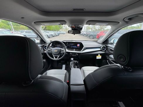 New 2026 Chevrolet Trax LT w/ Sunroof Package FWD image 25
