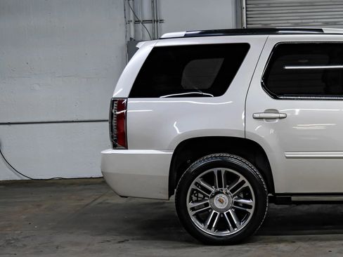 Used 2012 Cadillac Escalade Premium AWD/4WD image 9