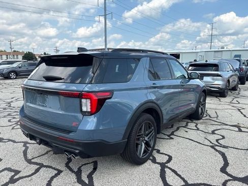 Used 2025 Ford Explorer ST AWD/4WD image 4