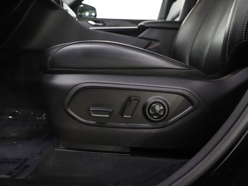 Used 2025 Jeep Grand Cherokee L Limited w/ Black Appearance Package image 23