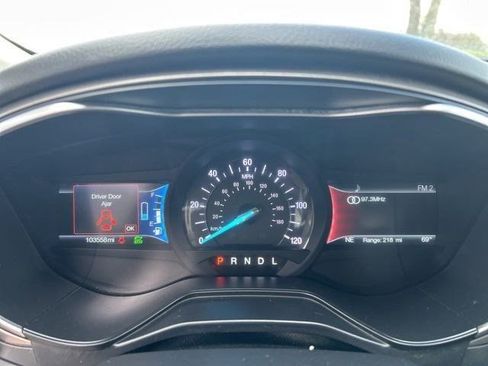Used 2019 Ford Fusion SE image 15