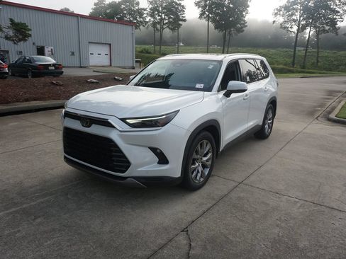 Used 2024 Toyota Grand Highlander FWD image 27