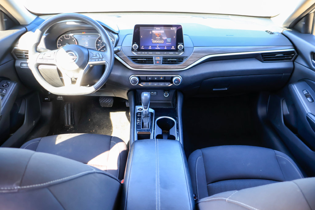 Used 2024 Nissan Altima 2.5 SV FWD image 6