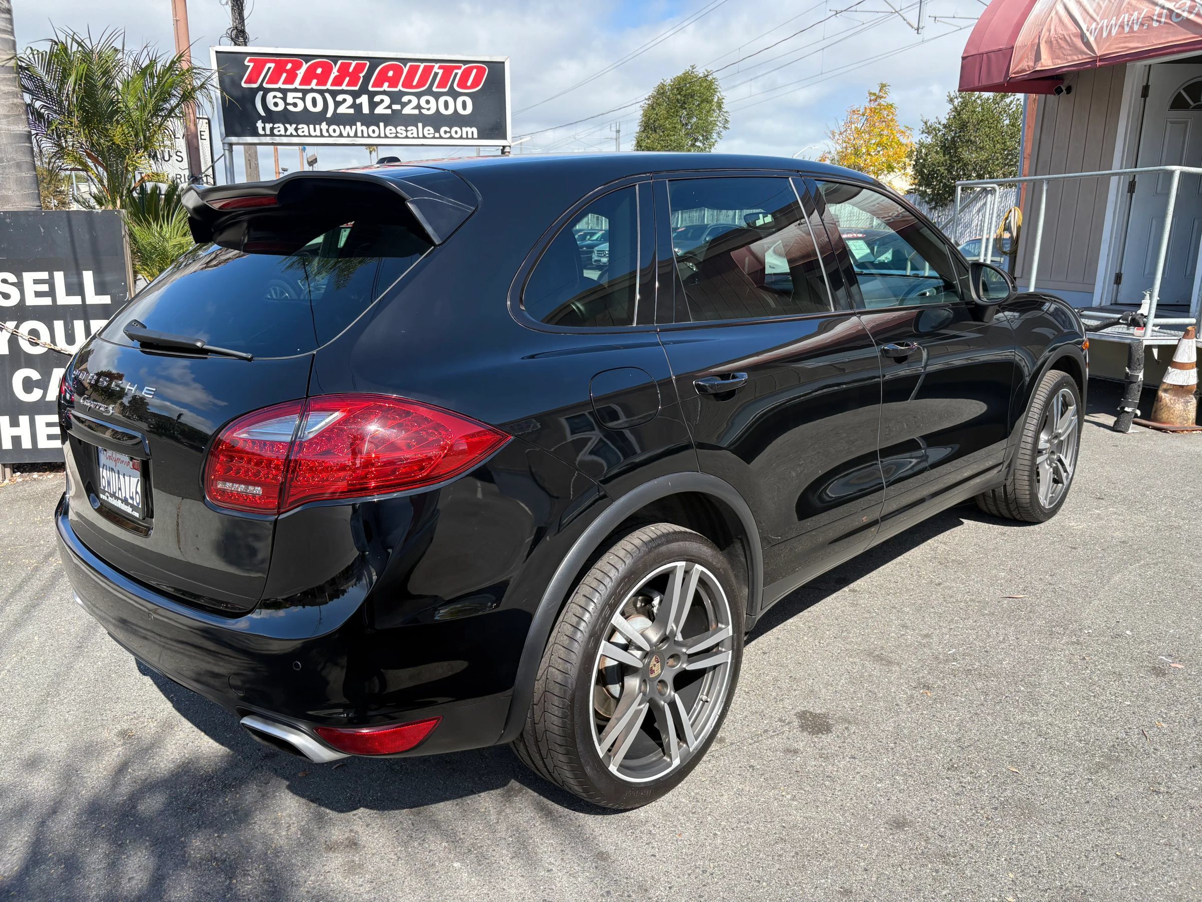 Used 2012 Porsche Cayenne S AWD/4WD image 7