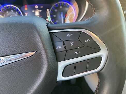 Used 2018 Chrysler Pacifica Touring-L Plus w/ Tire & Wheel Group image 16