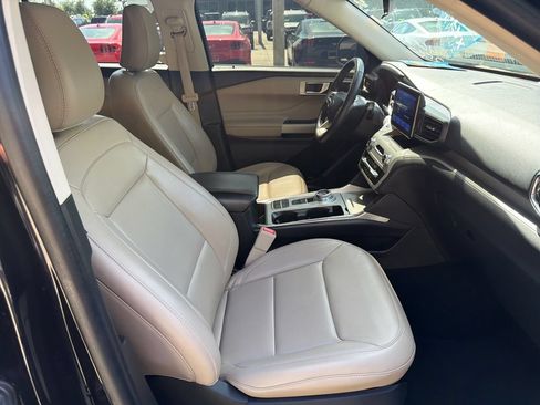 Certified 2024 Ford Explorer XLT w/ Equipment Group 202A RWD image 28
