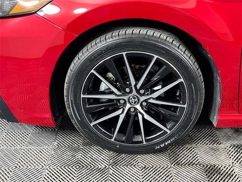 Used 2024 Toyota Camry SE image 27