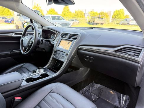 Used 2018 Ford Fusion SE w/ Equipment Group 602A FWD image 23