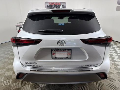Used 2026 Toyota Highlander Platinum AWD/4WD image 5