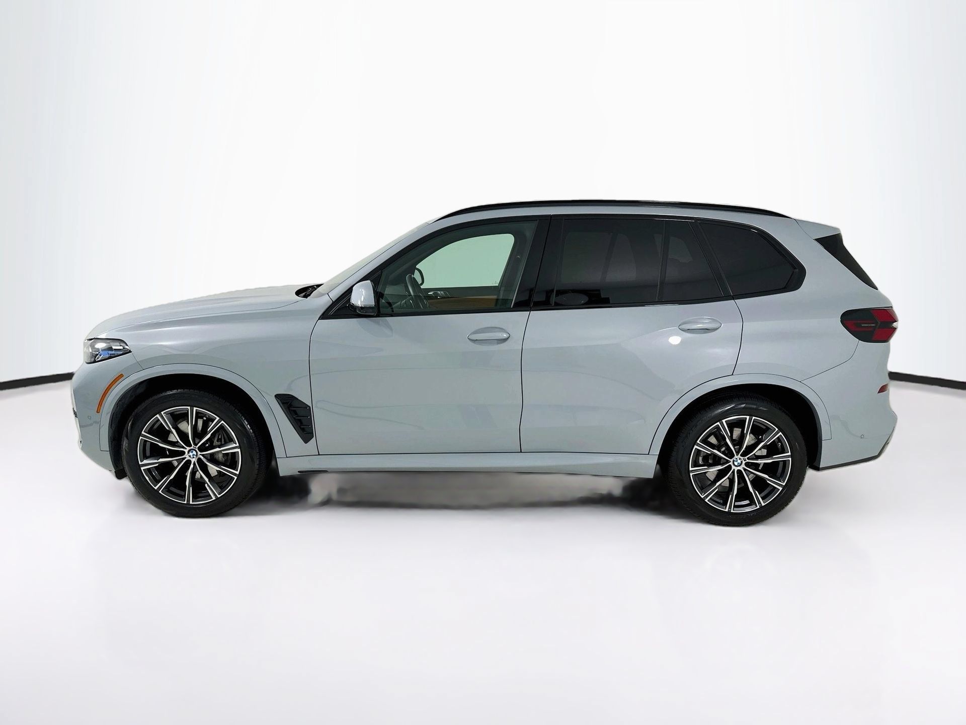 Used 2024 BMW X5 xDrive40i w/ Executive Package AWD/4WD image 5