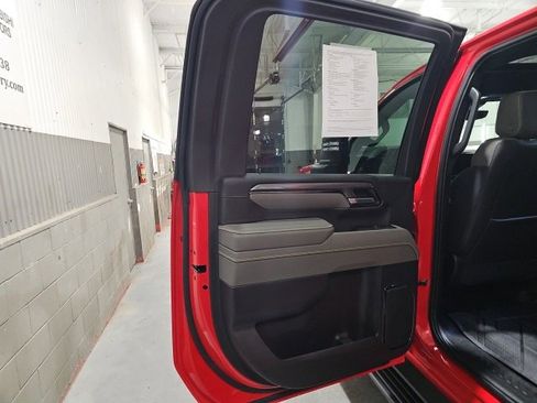 Used 2025 Chevrolet Silverado 2500 ZR2 w/ Technology Package image 18