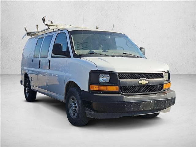 Used 2017 Chevrolet Express 2500 RWD image 3