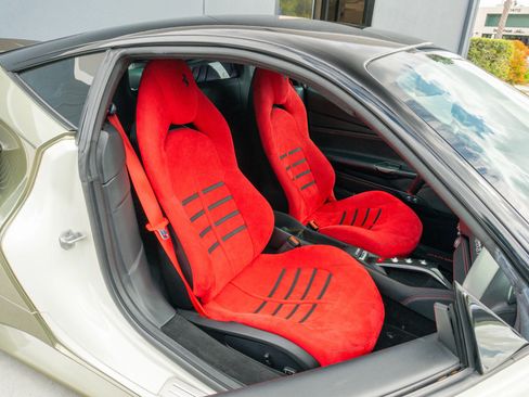 Used 2018 Ferrari 488 GTB RWD image 11