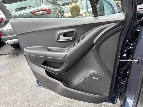 Used 2018 Chevrolet Trax Premier image 25