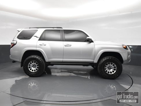 Used 2024 Toyota 4Runner TRD Off-Road Premium AWD/4WD image 52