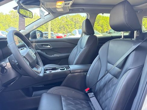 New 2026 Nissan Rogue Platinum AWD/4WD image 4