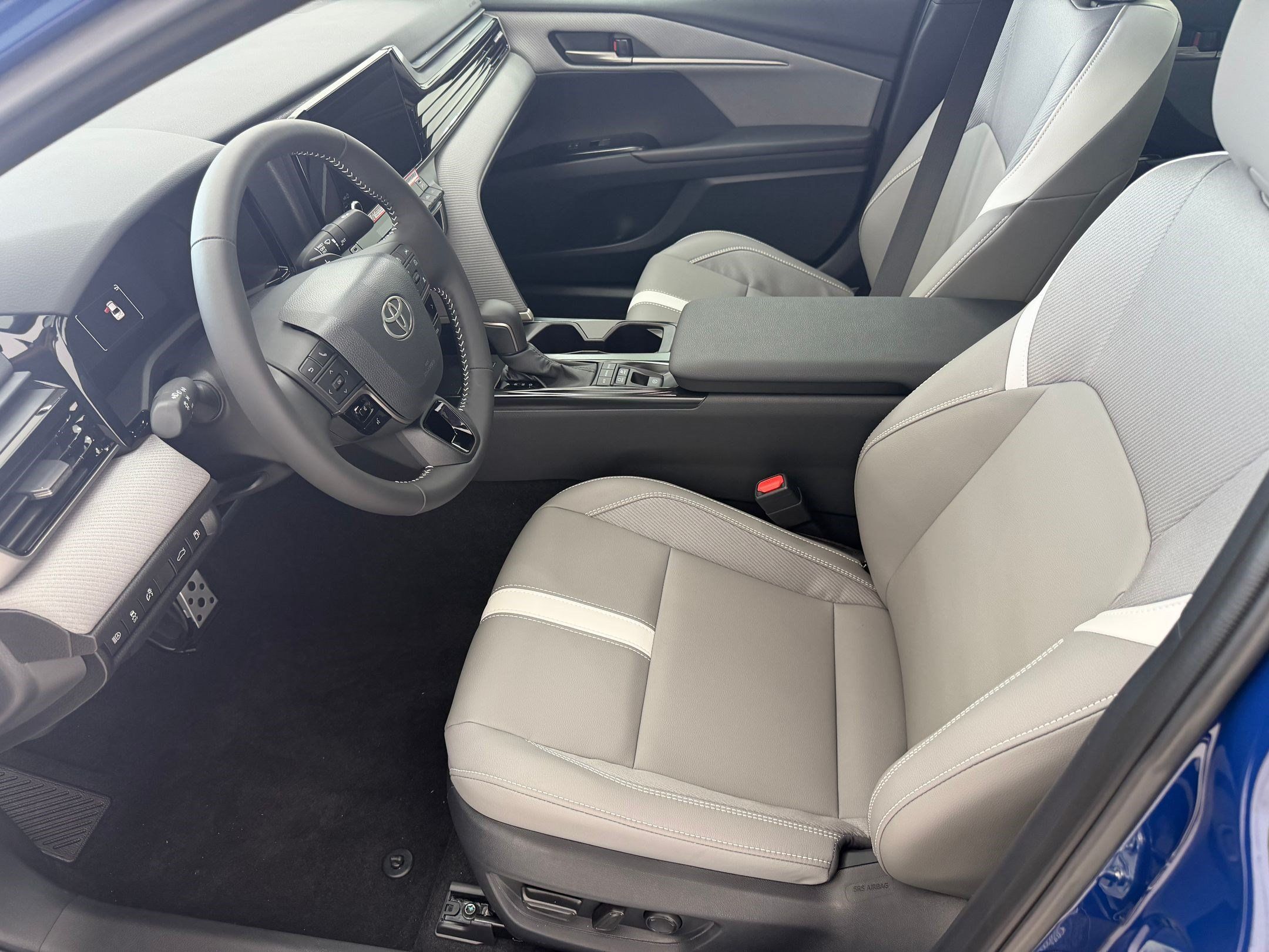 Used 2026 Toyota Camry SE w/ Convenience Package FWD image 5