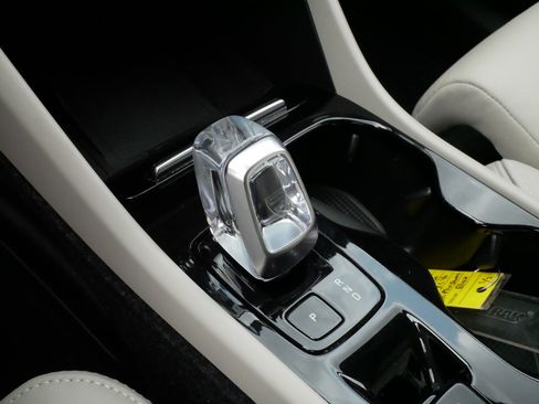 Used 2023 Volvo XC40 B5 Plus w/ Driver Assist Package AWD/4WD image 24