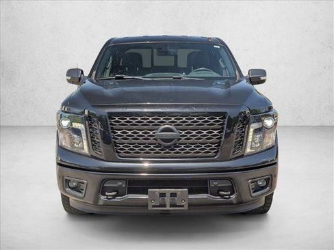 Used 2019 Nissan Titan SV w/ SV Convenience Package AWD/4WD image 2