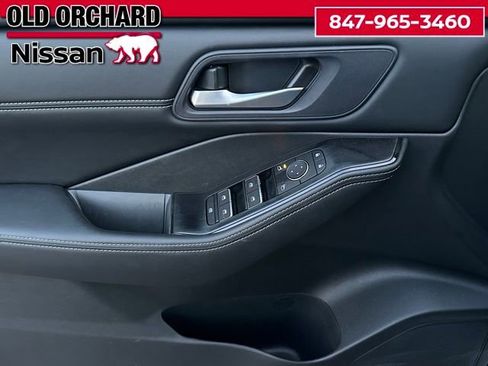 Used 2024 Nissan Rogue SL AWD/4WD image 9