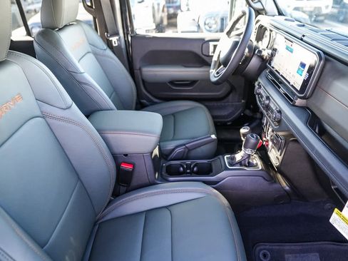 New 2026 Jeep Gladiator Mojave image 17