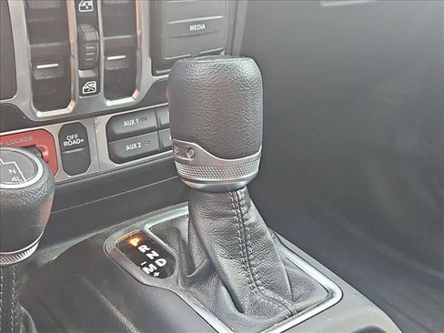 Used 2024 Jeep Gladiator Mojave AWD/4WD image 11