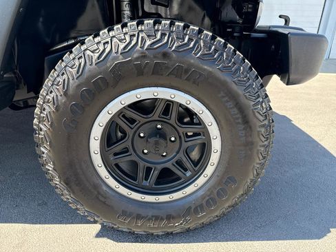 Used 2015 Jeep Wrangler Sport image 27