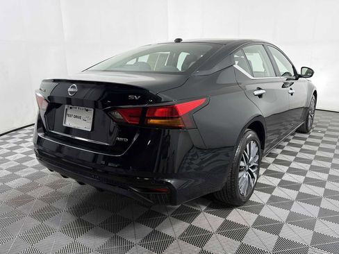 Used 2024 Nissan Altima 2.5 SV AWD/4WD image 6