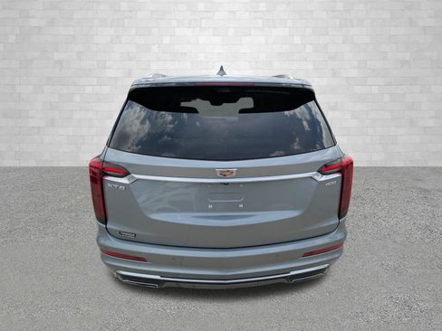 Used 2023 Cadillac XT6 Premium Luxury w/ Technology Package FWD image 3