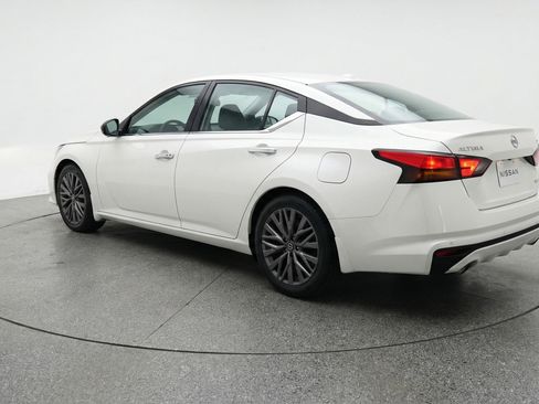 Used 2025 Nissan Altima 2.5 SV image 6