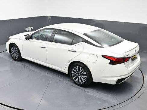 Used 2025 Nissan Altima 2.5 SV image 42
