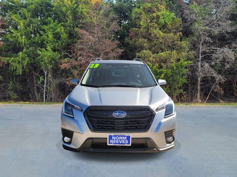 Used 2023 Subaru Forester Premium image 2
