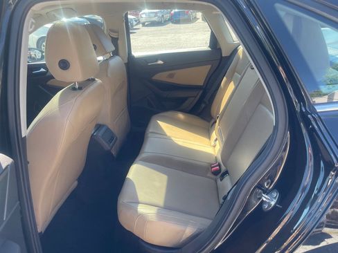 Used 2019 Volkswagen Jetta SE w/ Cold Weather Package FWD image 19