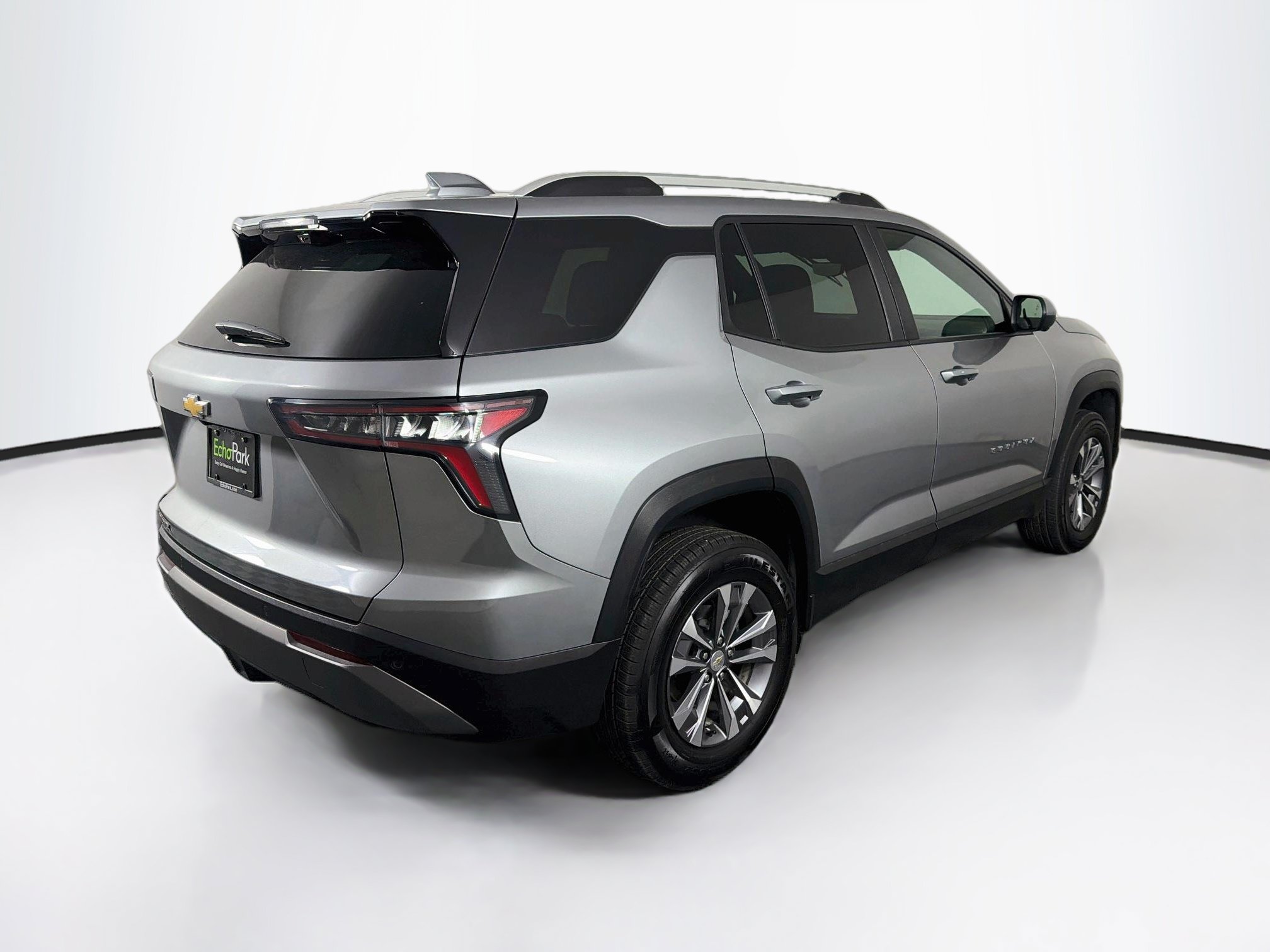 Used 2025 Chevrolet Equinox LT w/ Convenience Package II FWD image 9